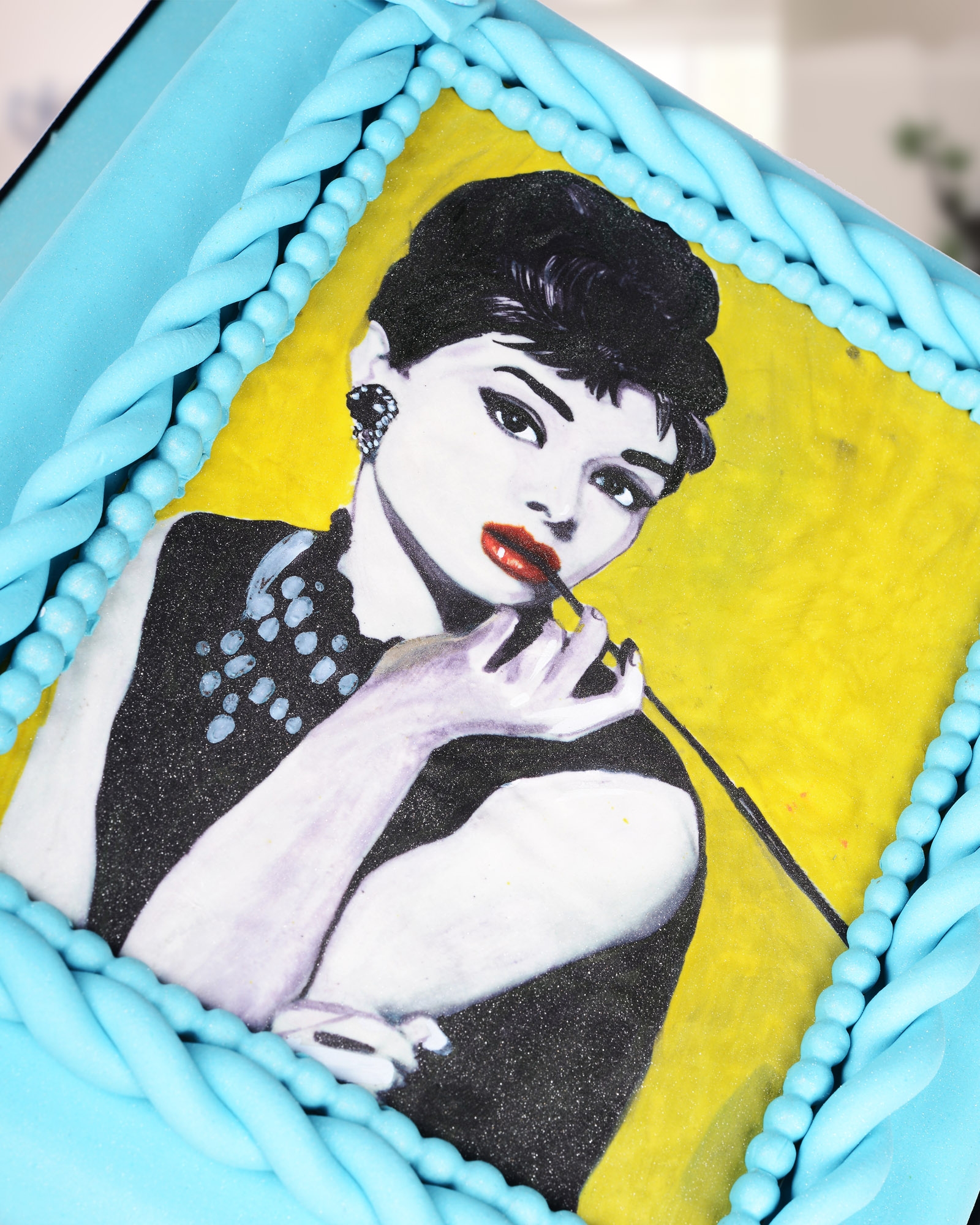 Audrey Hepburn Portre Doğum Günü Pastası  1