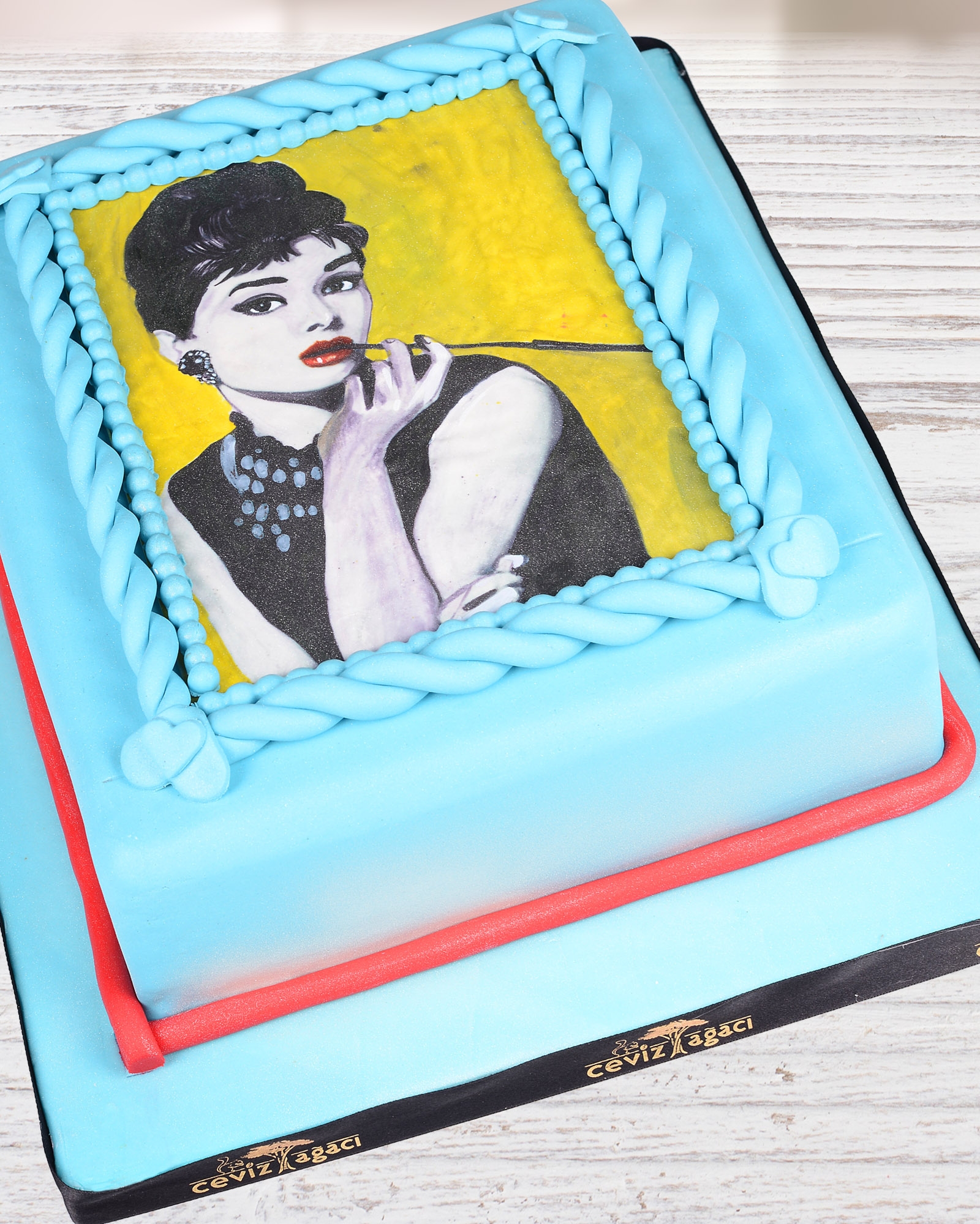 Audrey Hepburn Portre Doğum Günü Pastası  2