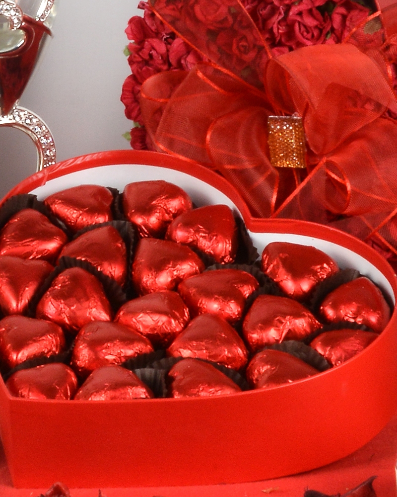 Güllü Kalp Sevgiliye Çikolata Kutusu  1