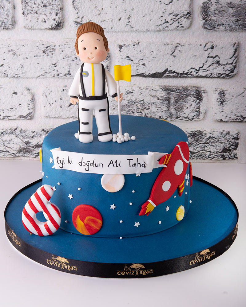 Uzay Dünyası Doğum Günü Pastası