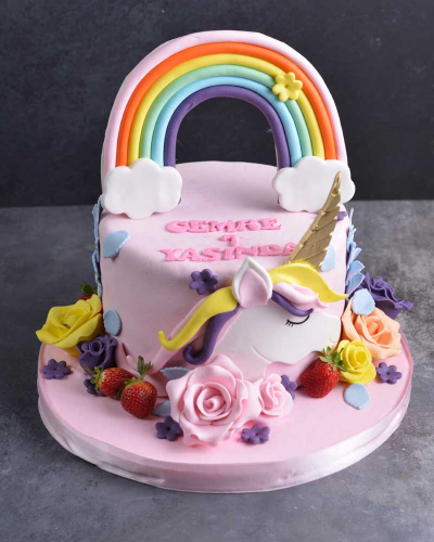 Gökkuşağı Unicorn Doğum Günü Pastası