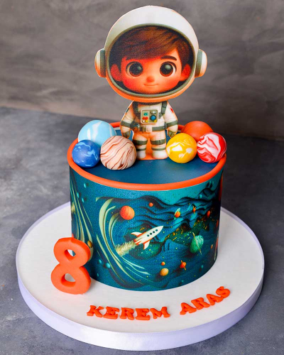 Sevimli Astronot Doğum Günü Pastası